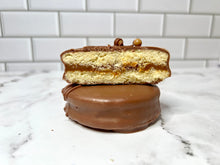 Load image into Gallery viewer, Delicious Alfajor Cookie | Alfajor Chocolate Cookie | CHOCOLATL

